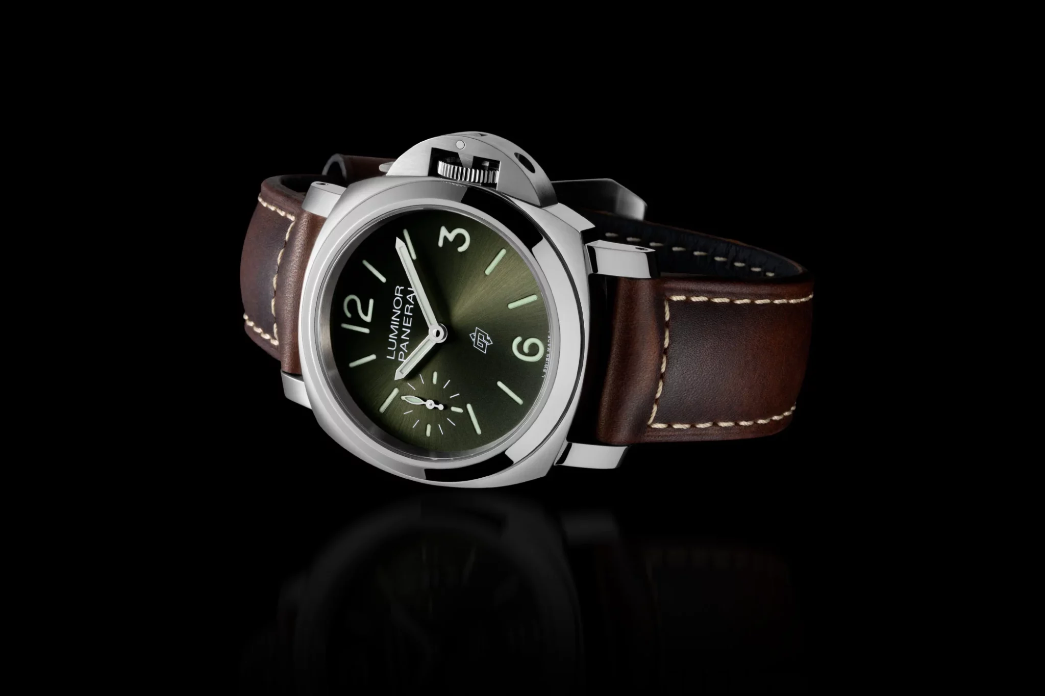 Panerai Luminor Logo 44 mm, Simple Design with Perfect Green Dial