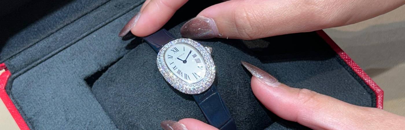 Cartier Baignoire Diamonds and Gold Watch, The Beauty of Bathtub for Your Wrist (Live Pic + On Hands)