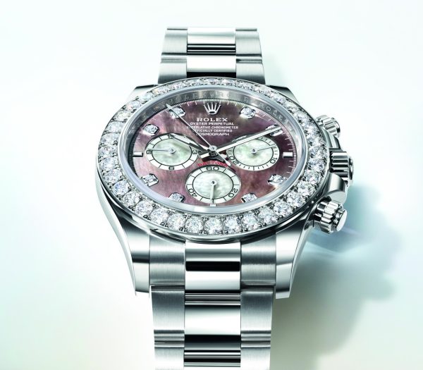 Crowned with a bezel set with 36 brilliant cut diamonds